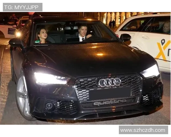 足球明星魅力四射西装搭配展现时尚与风采的完美结合 足球明星魅力四射西装搭配展现时尚与风采的完美结合